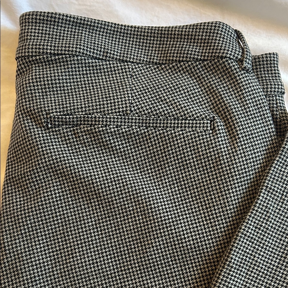 Old Navy Women's Black Houndstooth Pixie Pants - image 2